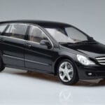 Mercedes R-Class W251 Obsidian Musta Minichamps 1:18 B66962325 Metalli - image 5 of 7