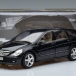 Mercedes R-Class W251 Obsidian Musta Minichamps 1:18 B66962325 Metalli - image 7 of 7