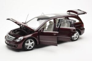 Mercedes R-Class W251 Punainen Metallic Minichamps 1:18 150034602 Metalli — kuva 2 / 8