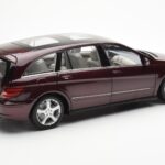 Mercedes R-Class W251 Punainen Metallic Minichamps 1:18 - image 3 of 8