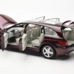 Mercedes R-Class W251 Punainen Metallic Minichamps 1:18 - image 5 of 8