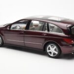 Mercedes R-Class W251 Punainen Metallic Minichamps 1:18 - image 7 of 8