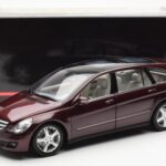Mercedes R-Class W251 Punainen Metallic Minichamps 1:18 - image 8 of 8