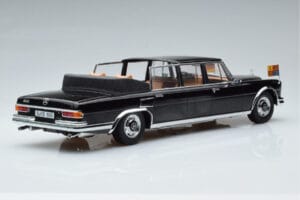 Mercedes 600 Pullman W100 Landaulet Queen Elizabeth II KK-Scale 1:18 KKDC181185 Metalli — kuva 2 / 6