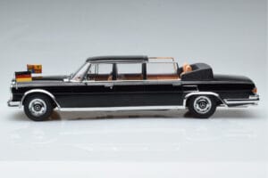 Mercedes 600 Pullman W100 Landaulet Queen Elizabeth II KK-Scale 1:18 KKDC181185 Metalli — kuva 3 / 6
