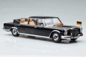 Mercedes 600 Pullman W100 Landaulet Queen Elizabeth II KK-Scale 1:18 KKDC181185 Metalli — kuva 4 / 6