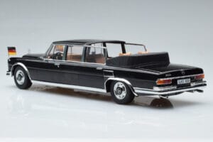 Mercedes 600 Pullman W100 Landaulet Queen Elizabeth II KK-Scale 1:18 KKDC181185 Metalli — kuva 5 / 6