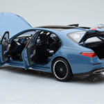 Mercedes S-Class W223 Vintage Sininen Norev 1:18 - image 4 of 7