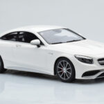 Mercedes AMG S63 C217 Coupe Valkoinen GT Spirit 1:18 - image 4 of 6