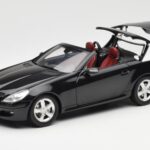 Mercedes SLK R171 Obsidian Musta Metallic Minichamps 1:18 B66962319 - image 2 of 9