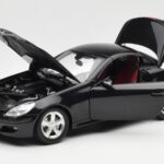 Mercedes SLK R171 Obsidian Musta Metallic Minichamps 1:18 B66962319 - image 3 of 9
