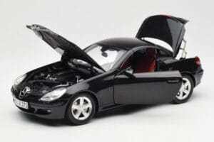 Mercedes SLK R171 Obsidian Musta Metallic Minichamps 1:18 B66962319 Metalli — kuva 3 / 9