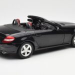 Mercedes SLK R171 Obsidian Musta Metallic Minichamps 1:18 B66962319 - image 4 of 9