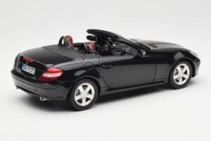 Mercedes SLK R171 Obsidian Musta Metallic Minichamps 1:18 B66962319 Metalli — kuva 4 / 9