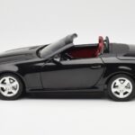 Mercedes SLK R171 Obsidian Musta Metallic Minichamps 1:18 B66962319 - image 5 of 9