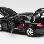 Mercedes SLK R171 Obsidian Musta Metallic Minichamps 1:18 B66962319 - image 6 of 9