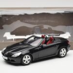 Mercedes SLK R171 Obsidian Musta Metallic Minichamps 1:18 B66962319 - image 9 of 9