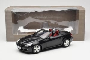 Mercedes SLK R171 Obsidian Musta Metallic Minichamps 1:18 B66962319 Metalli — kuva 9 / 9