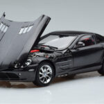 Mercedes SLR McLaren Musta CMC 1:18 - image 2 of 10
