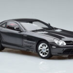 Mercedes SLR McLaren Musta CMC 1:18 - image 6 of 10