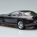 Mercedes SLR McLaren Musta CMC 1:18 - image 7 of 10