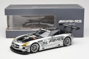 Mercedes SLS AMG GT3 #96 M. Hakkinen AMG Customer Sports 6 Hours of Zhuhai ILMC 2011 Minichamps 1:18 B66960197 Metalli — kuva 6 / 6