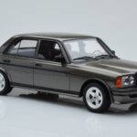 Mercedes W123 AMG 280 Harmaa Otto 1:18 - image 4 of 6