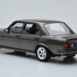 Mercedes W123 AMG 280 Harmaa Otto 1:18 - image 5 of 6