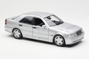 Mercedes C36 AMG W202 Hopea UT Models 1:18 180035000 Metalli — kuva 4 / 6
