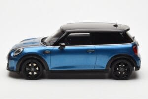 Mini Cooper S F56 Island Sininen Otto 1:18 OT982 Hartsi — kuva 3 / 6