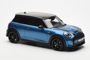 Mini Cooper S F56 Island Sininen Otto 1:18 OT982 Hartsi — kuva 4 / 6