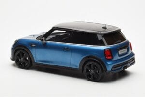 Mini Cooper S F56 Island Sininen Otto 1:18 OT982 Hartsi — kuva 5 / 6
