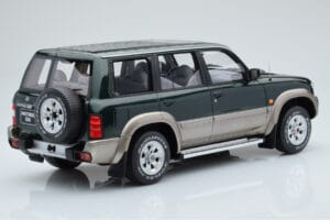 Nissan Patrol GR Y61 Vihreä Otto 1:18 OT433 Hartsi — kuva 2 / 5