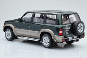 Nissan Patrol GR Y61 Vihreä Otto 1:18 OT433 Hartsi — kuva 4 / 5