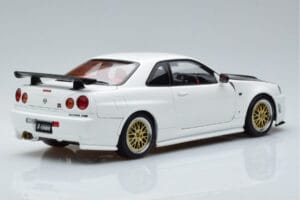 Nissan Skyline GT-R R34 Nismo Z-Tune Valkoinen MotorHelix 1:18 M83407 Metalli — kuva 3 / 11