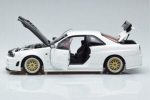 Nissan Skyline GT-R R34 Nismo Z-Tune Valkoinen MotorHelix 1:18 M83407 Metalli — kuva 4 / 11