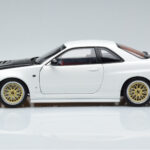 Nissan Skyline GT-R R34 Nismo Z-Tune Valkoinen MotorHelix 1:18 - image 5 of 11