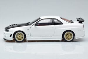 Nissan Skyline GT-R R34 Nismo Z-Tune Valkoinen MotorHelix 1:18 M83407 Metalli — kuva 5 / 11