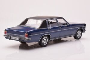 Opel Diplomat B Tummansininen Metallic MCG 1:18 MCG18336 Metalli — kuva 2 / 6