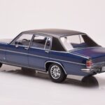 Opel Diplomat B Tummansininen Metallic MCG 1:18 - image 5 of 6