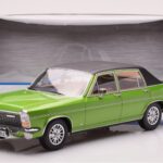 Opel Diplomat B Vihreä Metallic MCG 1:18 - image 6 of 6