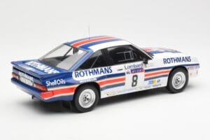 Opel Manta 400 Rothmans #8 J. McRae / I. Grindrod Lombard RAC Rally 1983 IXO 1:18 18RMC038A Metalli — kuva 2 / 6
