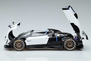 Pagani Zonda HP Barchetta Carbon Fiber Valkoinen LCD 1:18 LCD18009-WH Metalli — kuva 4 / 9