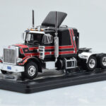 Peterbilt 359 Musta Punainen IXO 1:43