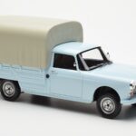 Peugeot 404 Pickup Bache Pastellinsininen Otto 1:18 - image 4 of 6