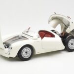 Porsche 550 Spyder 70 Vuotta Edition Valkoinen Schuco 1:18 450033300 - image 2 of 8