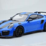 Porsche 911 GT2 RS 991.2 Weissach Package Sininen Mustat Magnesiumvanteet Minichamps 1:18