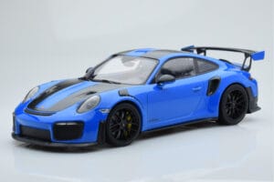 Porsche 911 GT2 RS 991.2 Weissach Package Sininen Mustat Magnesiumvanteet Minichamps 1:18 153068316