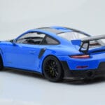 Porsche 911 GT2 RS 991.2 Weissach Package Sininen Mustat Magnesiumvanteet Minichamps 1:18 - image 5 of 6