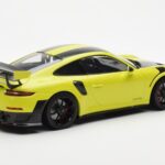 Porsche 911 991.2 GT2 RS Vaaleanvihreä Mustilla Magnesiumvanteilla Minichamps 1:18 - image 2 of 6
